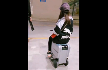 Airwheel SE3 ridable suitcase